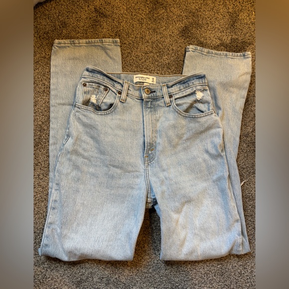 Abercrombie 90’s Straight Ultra High Rise Jeans - Picture 6 of 6